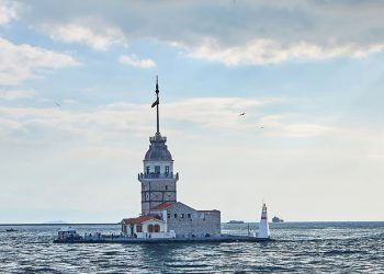 Kız Kulesi’ne Sığınmak