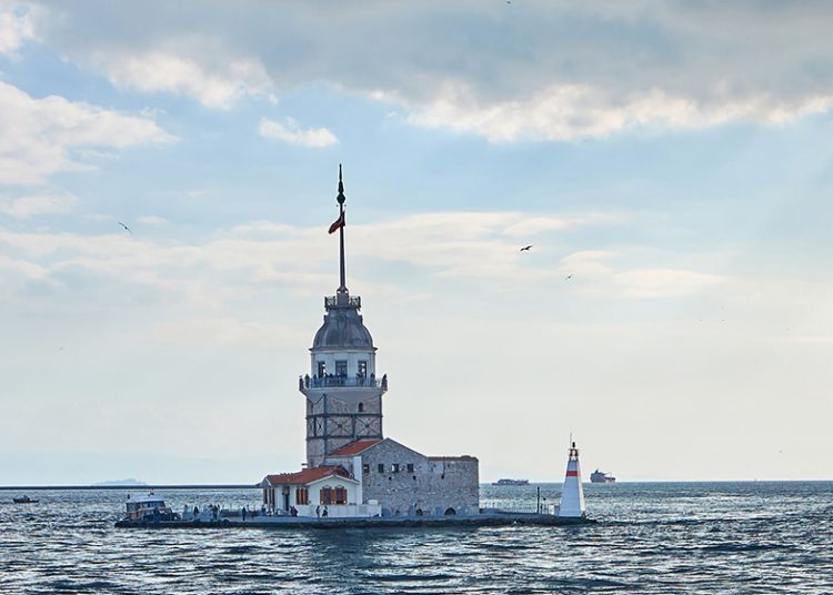 Kız Kulesi’ne Sığınmak